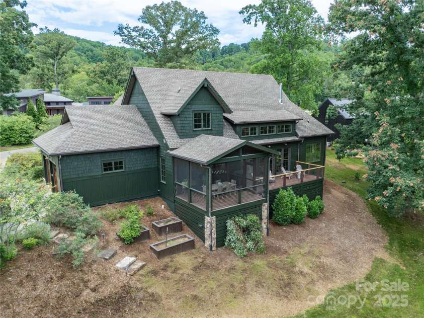 65 Wandering Oaks Way, Asheville, NC 28805.  MLS# CAR4267136, YatesRealty ID 26255. 