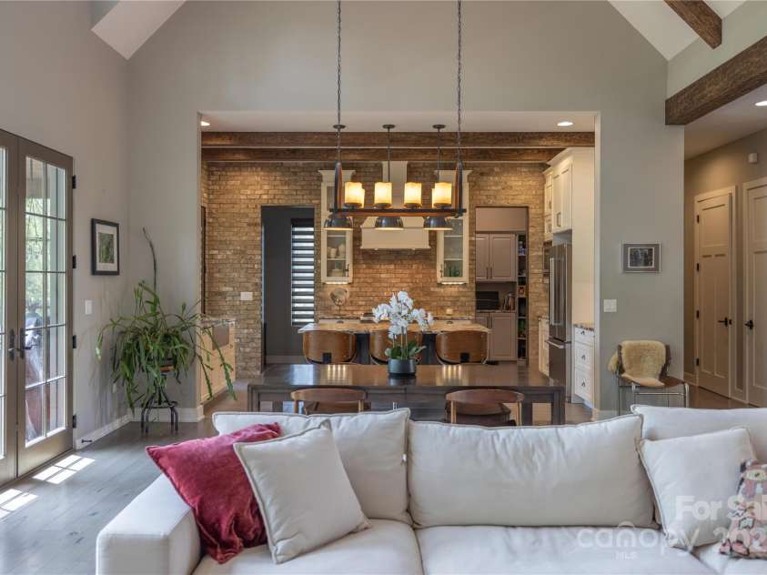 65 Wandering Oaks Way, Asheville, NC 28805.  MLS# CAR4267136, YatesRealty ID 26255. 