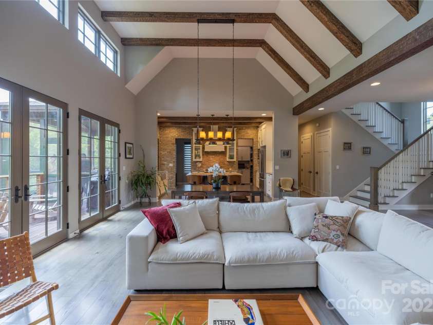 65 Wandering Oaks Way, Asheville, NC 28805.  MLS# CAR4267136, YatesRealty ID 26255. 