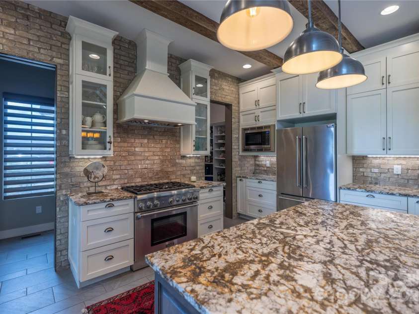 65 Wandering Oaks Way, Asheville, NC 28805.  MLS# CAR4267136, YatesRealty ID 26255. 