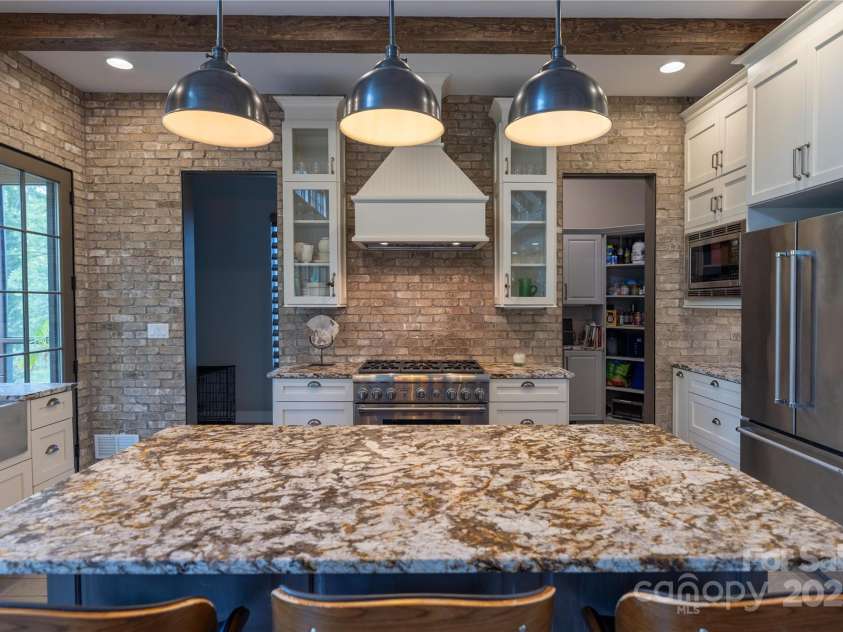 65 Wandering Oaks Way, Asheville, NC 28805.  MLS# CAR4267136, YatesRealty ID 26255. 