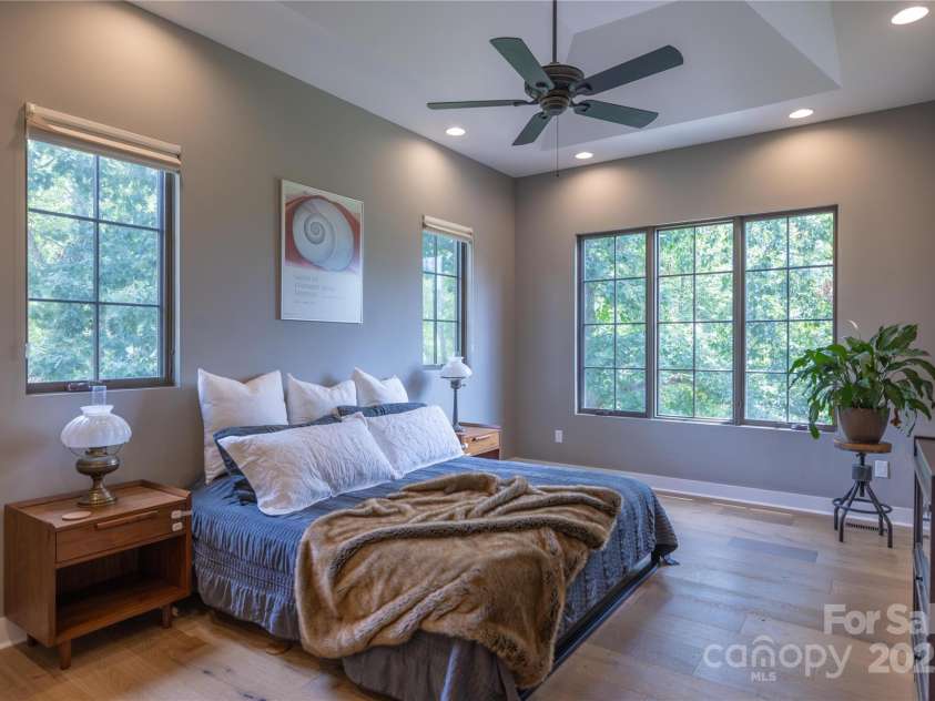 65 Wandering Oaks Way, Asheville, NC 28805.  MLS# CAR4267136, YatesRealty ID 26255. 