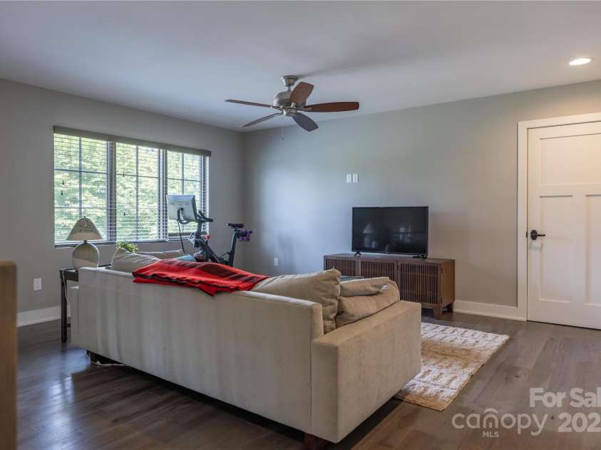 65 Wandering Oaks Way, Asheville, NC 28805.  MLS# CAR4267136, YatesRealty ID 26255. 
