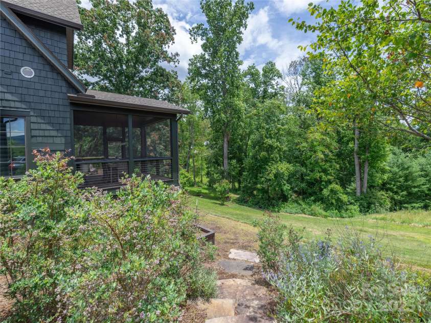 65 Wandering Oaks Way, Asheville, NC 28805.  MLS# CAR4267136, YatesRealty ID 26255. 