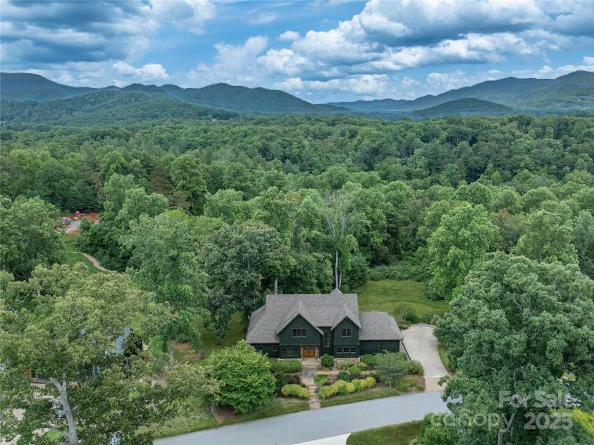 65 Wandering Oaks Way, Asheville, NC 28805.  MLS# CAR4267136, YatesRealty ID 26255. 