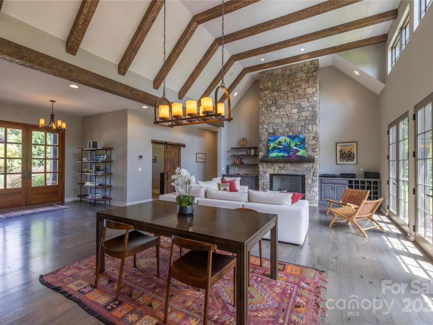 65 Wandering Oaks Way, Asheville, NC 28805.  MLS# CAR4267136, YatesRealty ID 26255. Bright and welcoming open floor plan