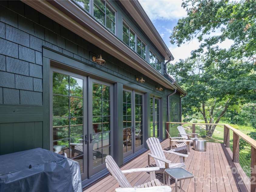 65 Wandering Oaks Way, Asheville, NC 28805.  MLS# CAR4267136, YatesRealty ID 26255. Large deck with cable railing