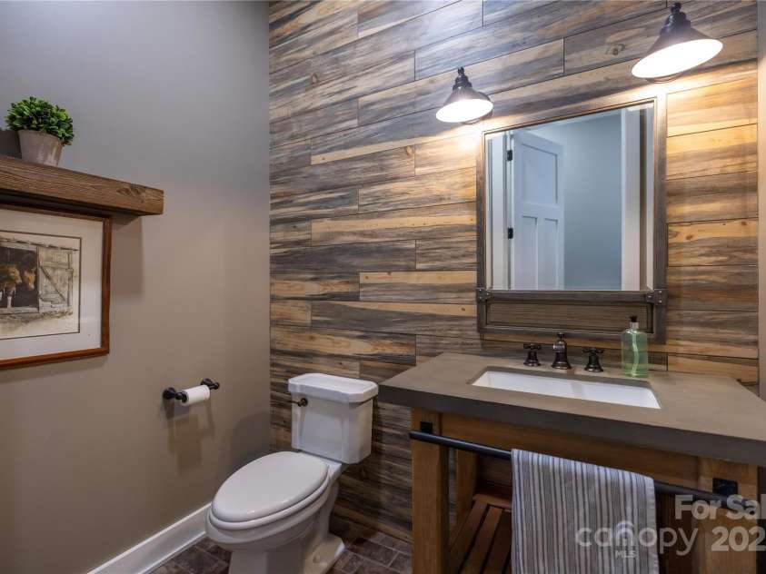 65 Wandering Oaks Way, Asheville, NC 28805.  MLS# CAR4267136, YatesRealty ID 26255. Main level powder room