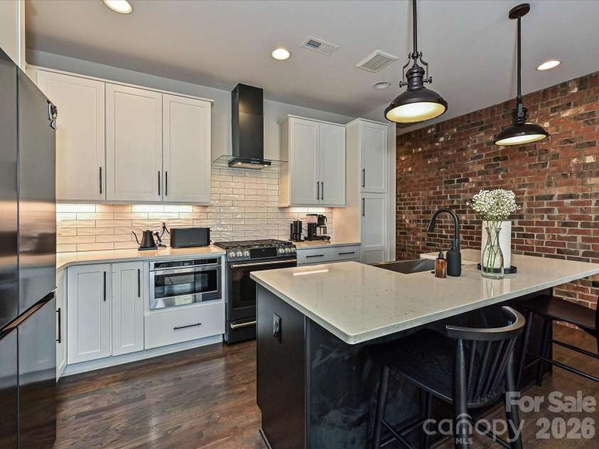 432 33rd Street, Charlotte, NC 28205.  MLS# CAR4397300, YatesRealty ID 26256. 