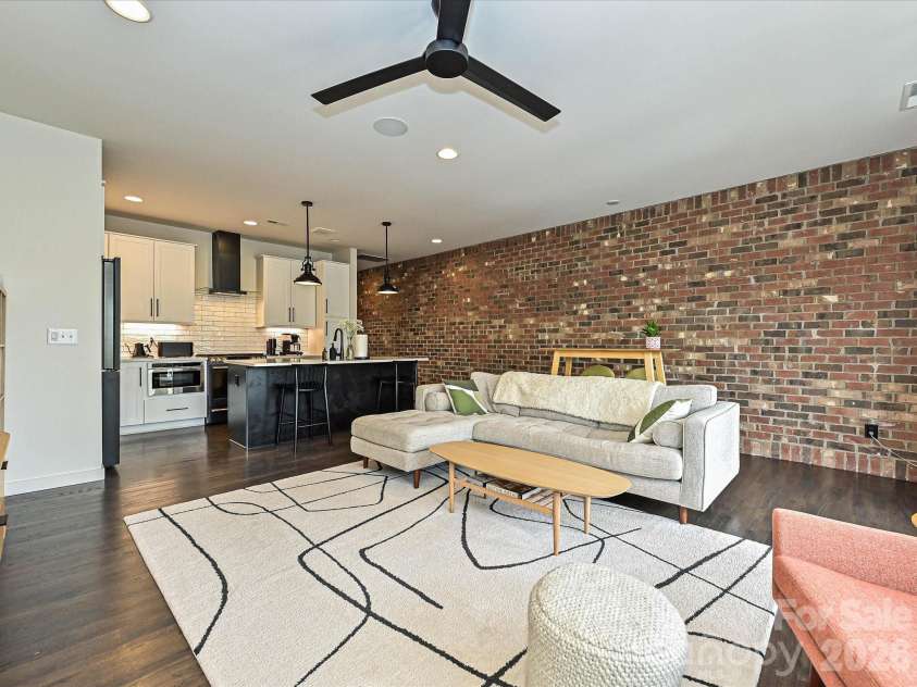 432 33rd Street, Charlotte, NC 28205.  MLS# CAR4397300, YatesRealty ID 26256. 