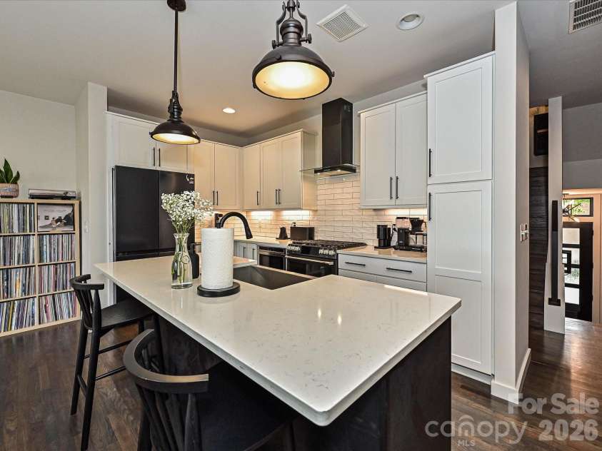 432 33rd Street, Charlotte, NC 28205.  MLS# CAR4397300, YatesRealty ID 26256. 