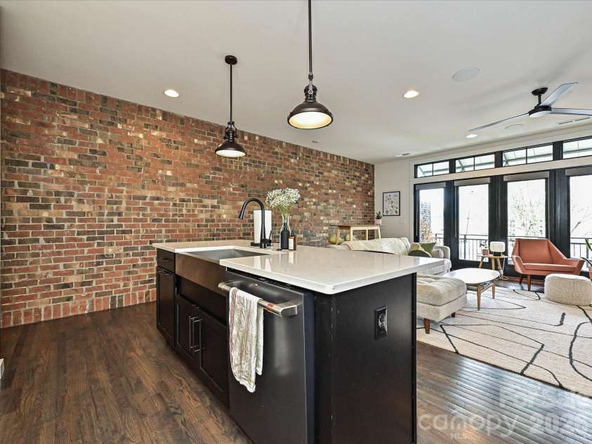 432 33rd Street, Charlotte, NC 28205.  MLS# CAR4397300, YatesRealty ID 26256. 