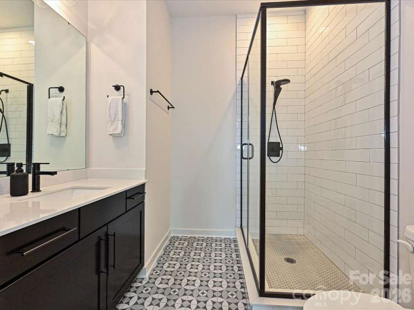432 33rd Street, Charlotte, NC 28205.  MLS# CAR4397300, YatesRealty ID 26256. 