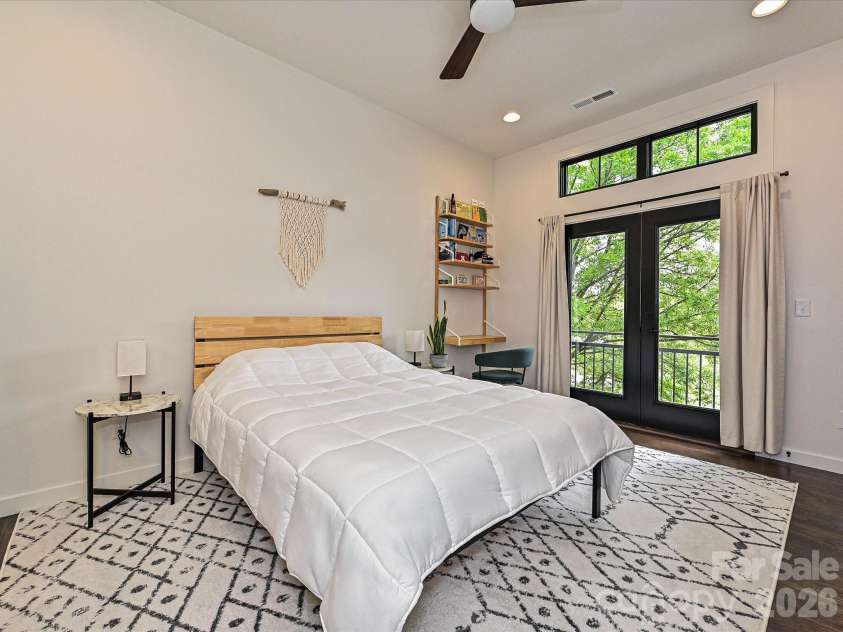432 33rd Street, Charlotte, NC 28205.  MLS# CAR4397300, YatesRealty ID 26256. 