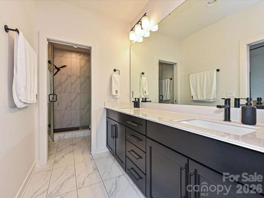 432 33rd Street, Charlotte, NC 28205.  MLS# CAR4397300, YatesRealty ID 26256. 