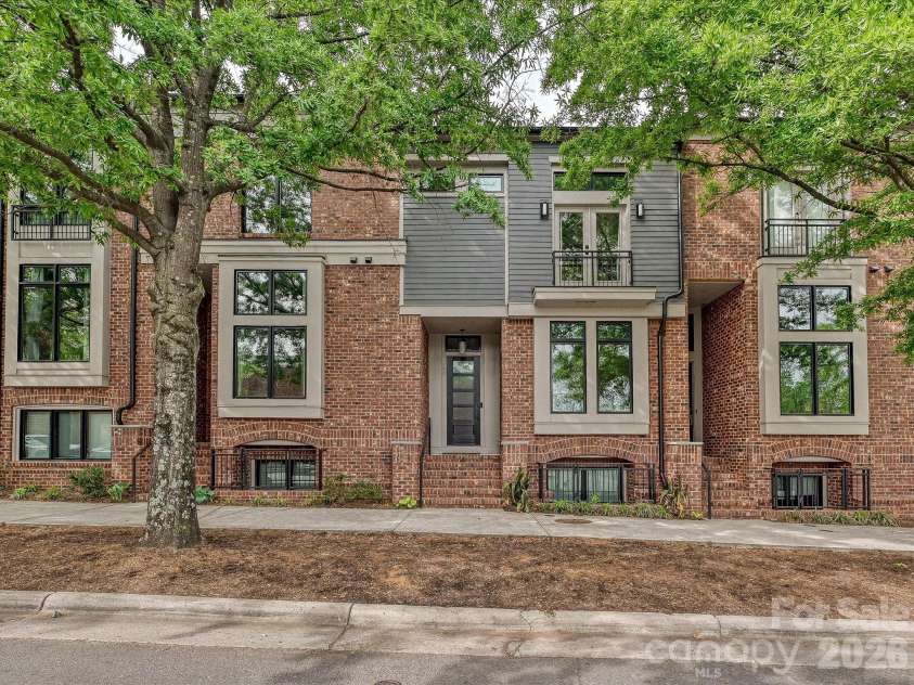 432 33rd Street, Charlotte, NC 28205.  MLS# CAR4397300, YatesRealty ID 26256. 