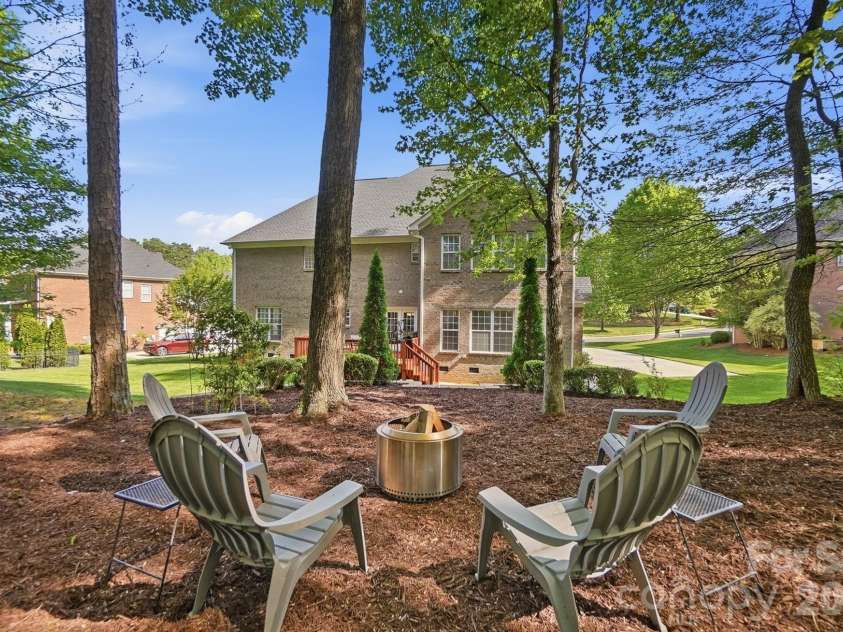 807 Crown Vista Court, Wesley Chapel, NC 28110.  MLS# CAR4369364, YatesRealty ID 26257. 