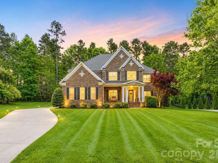807 Crown Vista Court, Wesley Chapel, NC 28110.  MLS# CAR4369364, YatesRealty ID 26257. 