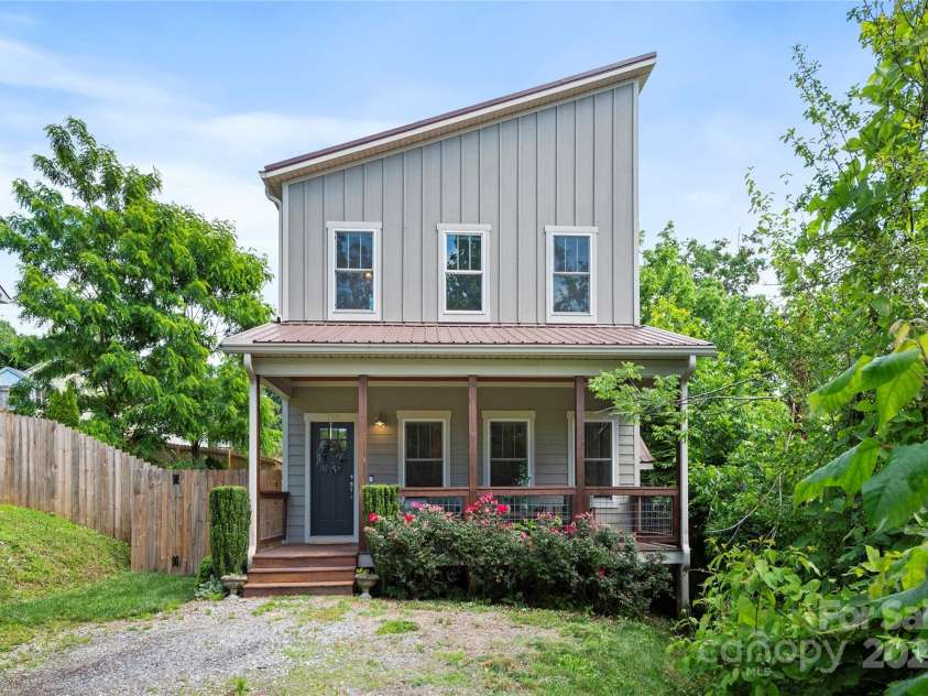 109 Druid Drive, Asheville, NC 28806.  MLS# CAR4264701, YatesRealty ID 26258. 