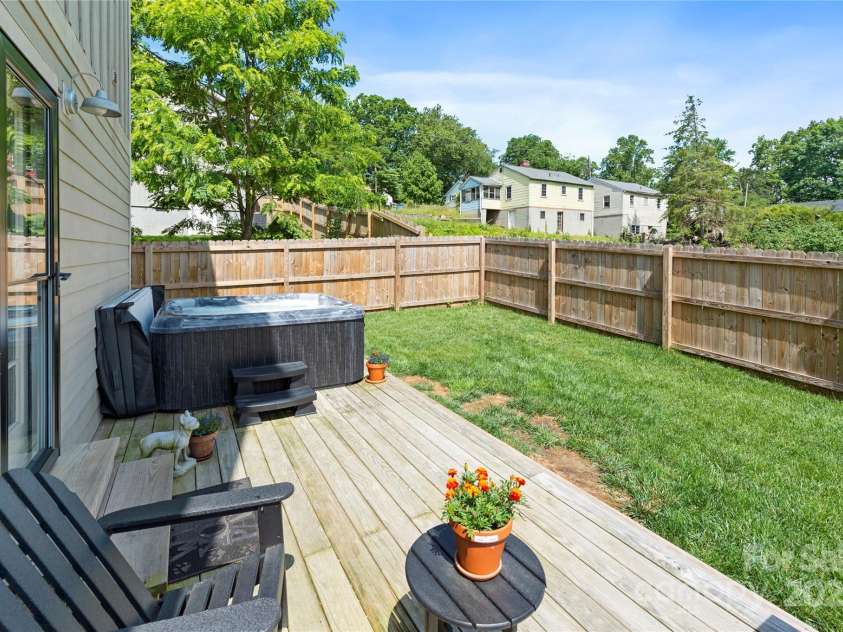 109 Druid Drive, Asheville, NC 28806.  MLS# CAR4264701, YatesRealty ID 26258. 