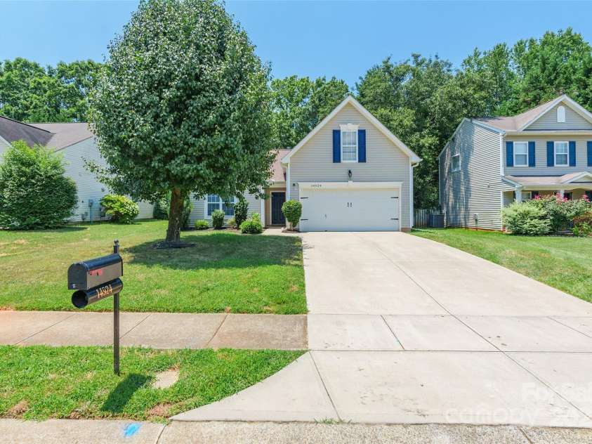 14924 Jerpoint Abby Drive, Charlotte, NC 28273.  MLS# CAR4280200, YatesRealty ID 26260. 
