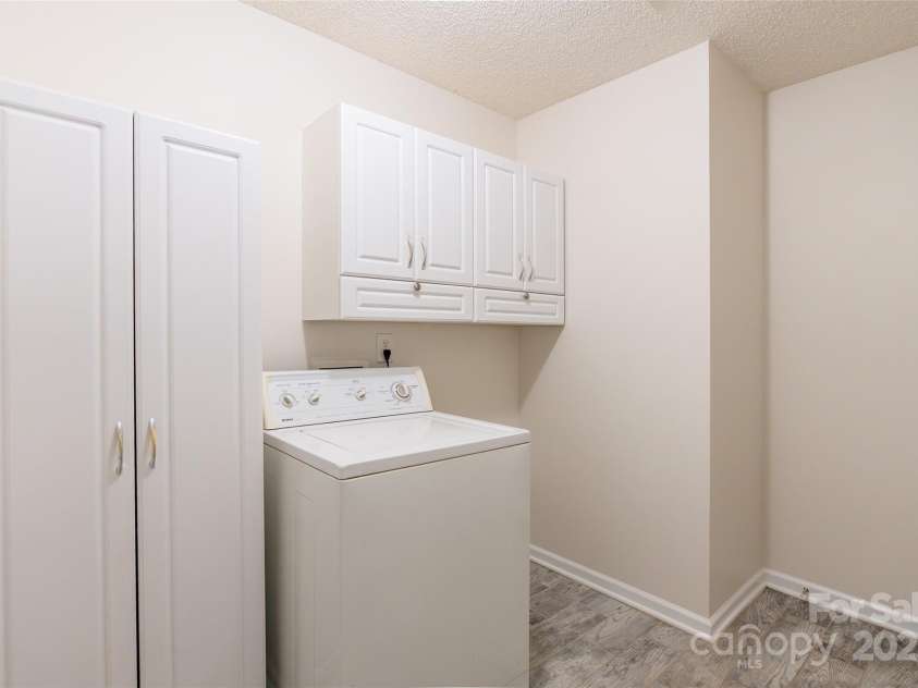 14924 Jerpoint Abby Drive, Charlotte, NC 28273.  MLS# CAR4280200, YatesRealty ID 26260. 