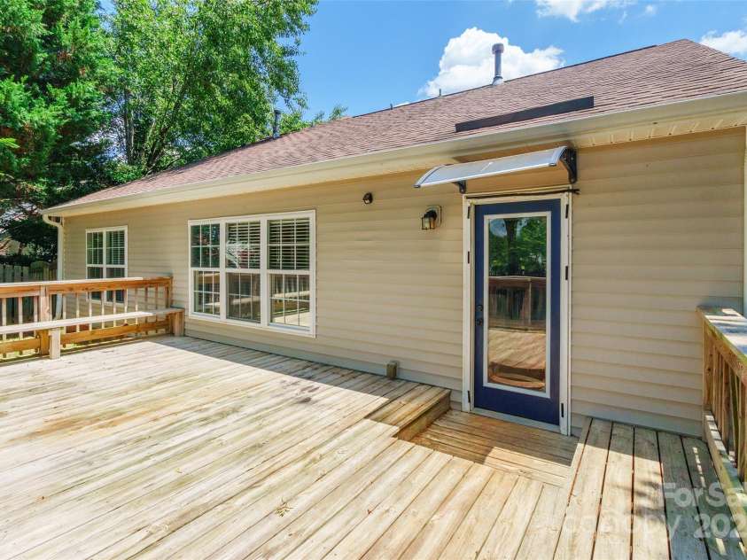 14924 Jerpoint Abby Drive, Charlotte, NC 28273.  MLS# CAR4280200, YatesRealty ID 26260. 