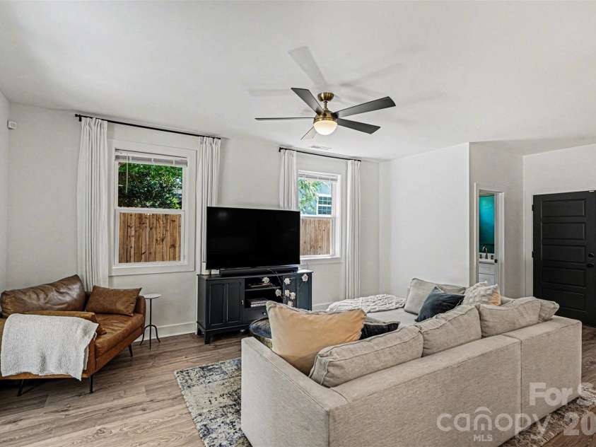 1836 Academy Street, Charlotte, NC 28205.  MLS# CAR4370202, YatesRealty ID 26261. 