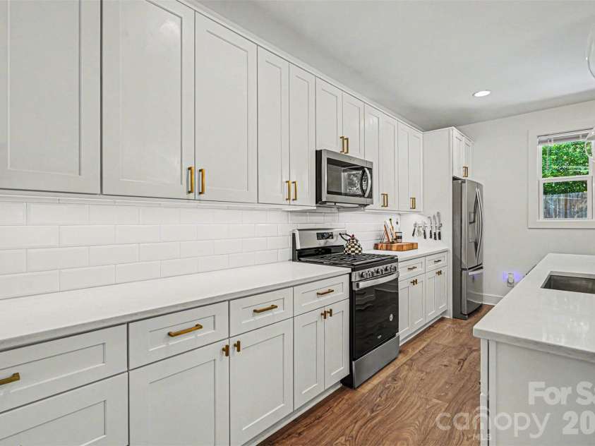 1836 Academy Street, Charlotte, NC 28205.  MLS# CAR4370202, YatesRealty ID 26261. 