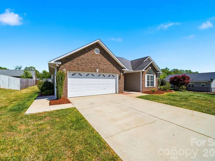 1834 Terrain Drive, Conover, NC 28613.  MLS# CAR4371002, YatesRealty ID 26262. 