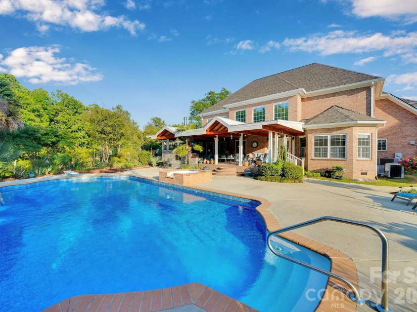 1171 Hilldale Drive, Lancaster, SC 29720.  MLS# CAR4373433, YatesRealty ID 26263. 