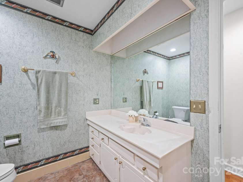 894 Indian Hill Road, Hendersonville, NC 28791.  MLS# CAR4273785, YatesRealty ID 26263. 