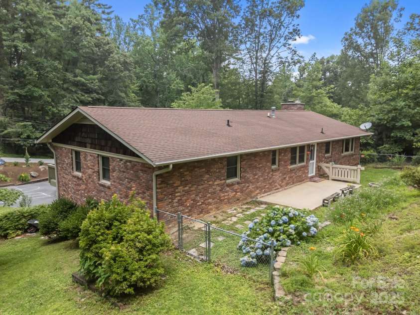 894 Indian Hill Road, Hendersonville, NC 28791.  MLS# CAR4273785, YatesRealty ID 26263. 