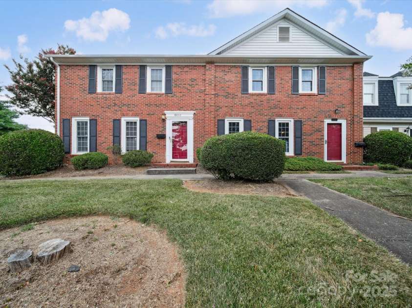 8436 Knights Bridge Road, Charlotte, NC 28210.  MLS# CAR4280669, YatesRealty ID 26264. 