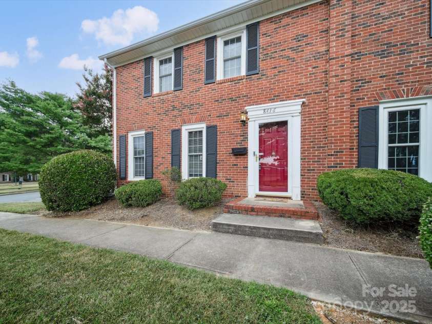 8436 Knights Bridge Road, Charlotte, NC 28210.  MLS# CAR4280669, YatesRealty ID 26264. 
