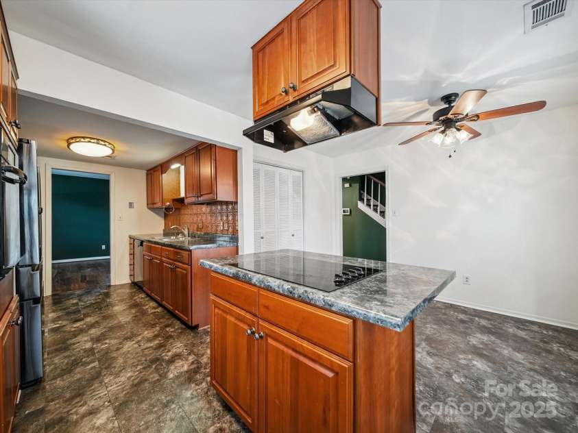 8436 Knights Bridge Road, Charlotte, NC 28210.  MLS# CAR4280669, YatesRealty ID 26264. 