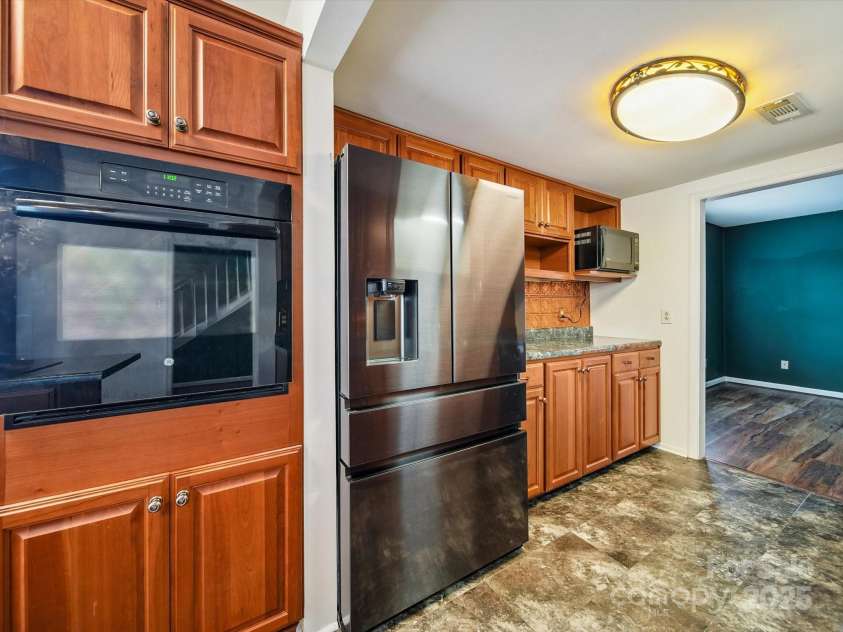 8436 Knights Bridge Road, Charlotte, NC 28210.  MLS# CAR4280669, YatesRealty ID 26264. 