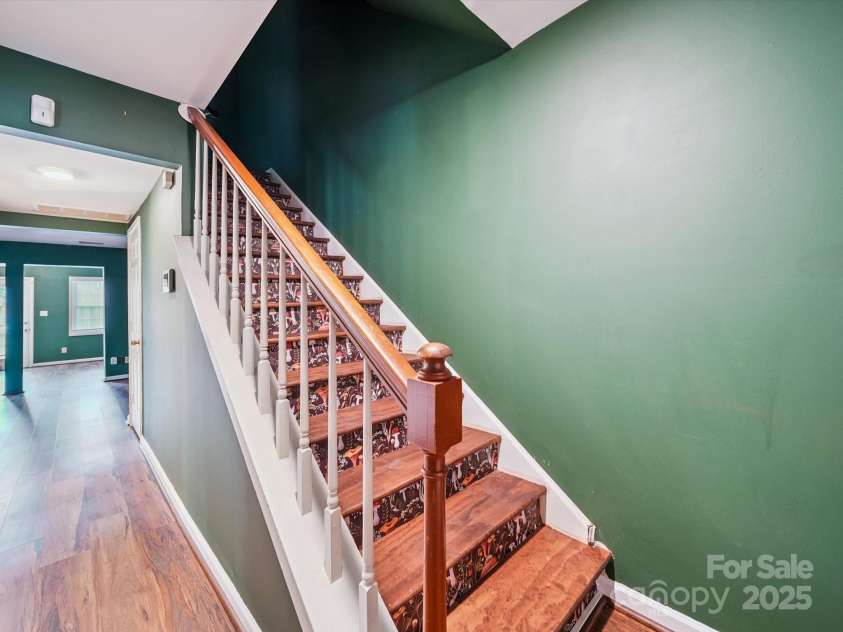 8436 Knights Bridge Road, Charlotte, NC 28210.  MLS# CAR4280669, YatesRealty ID 26264. Foyer