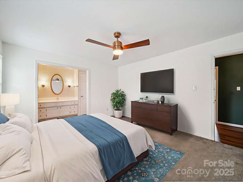 8436 Knights Bridge Road, Charlotte, NC 28210.  MLS# CAR4280669, YatesRealty ID 26264. Primary Bedroom - Virtually Staged