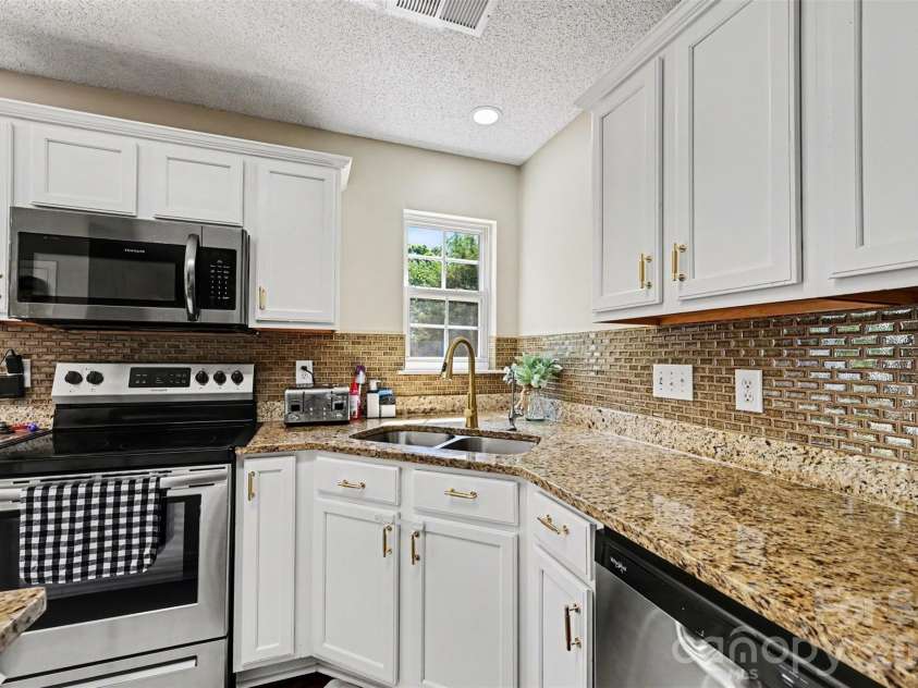 13403 Willow Falls Road, Charlotte, NC 28215.  MLS# CAR4376045, YatesRealty ID 26265. 