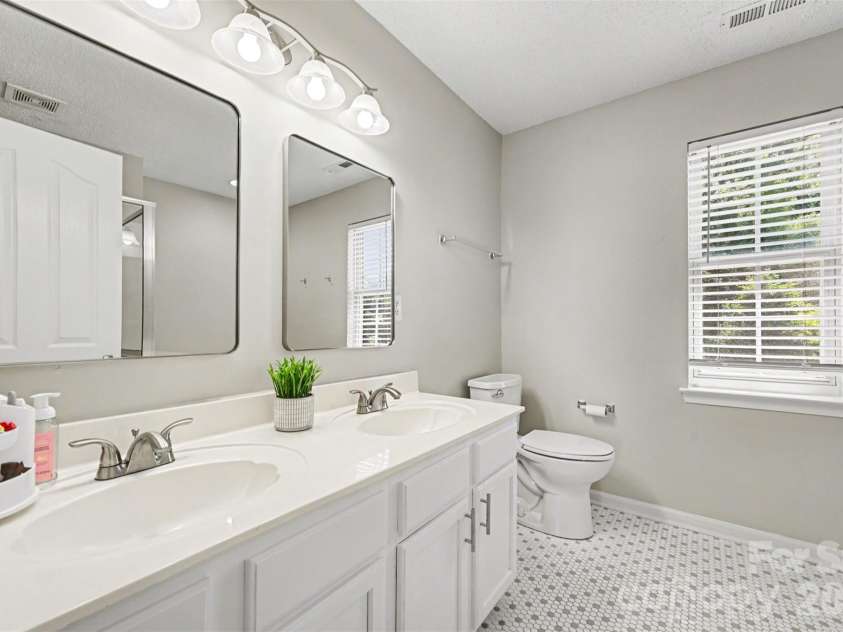 13403 Willow Falls Road, Charlotte, NC 28215.  MLS# CAR4376045, YatesRealty ID 26265. 