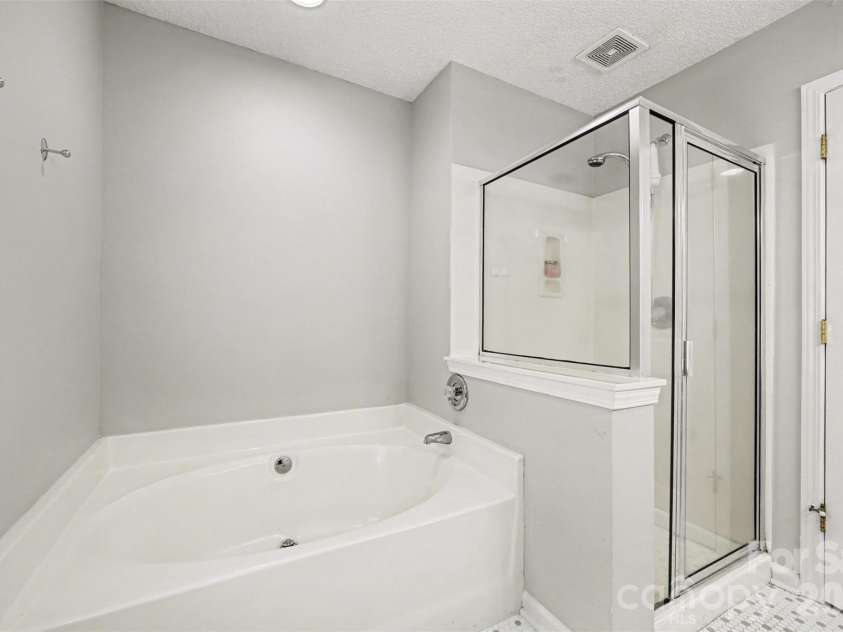 13403 Willow Falls Road, Charlotte, NC 28215.  MLS# CAR4376045, YatesRealty ID 26265. 