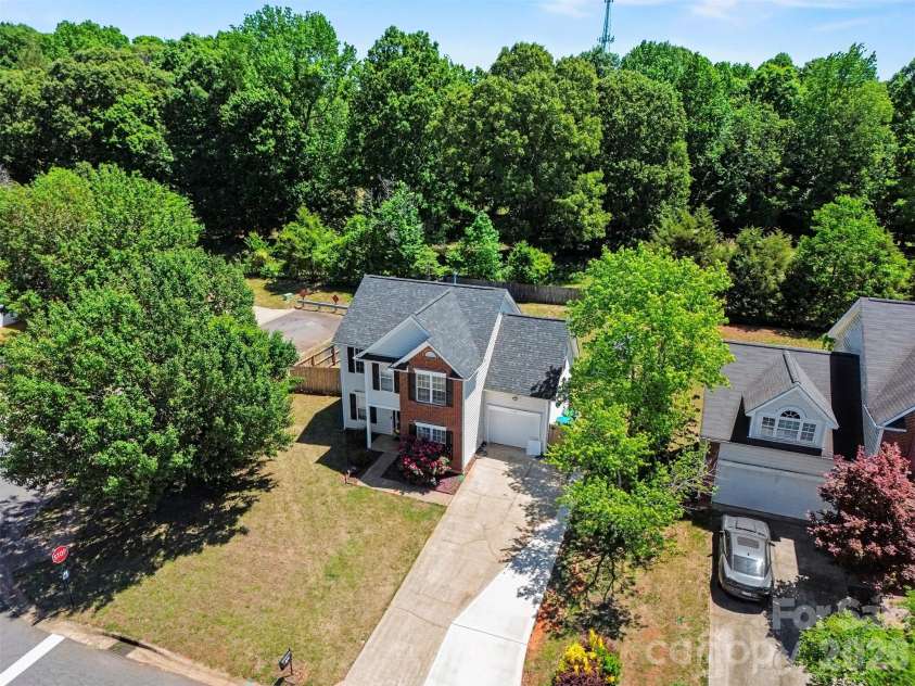 13403 Willow Falls Road, Charlotte, NC 28215.  MLS# CAR4376045, YatesRealty ID 26265. 