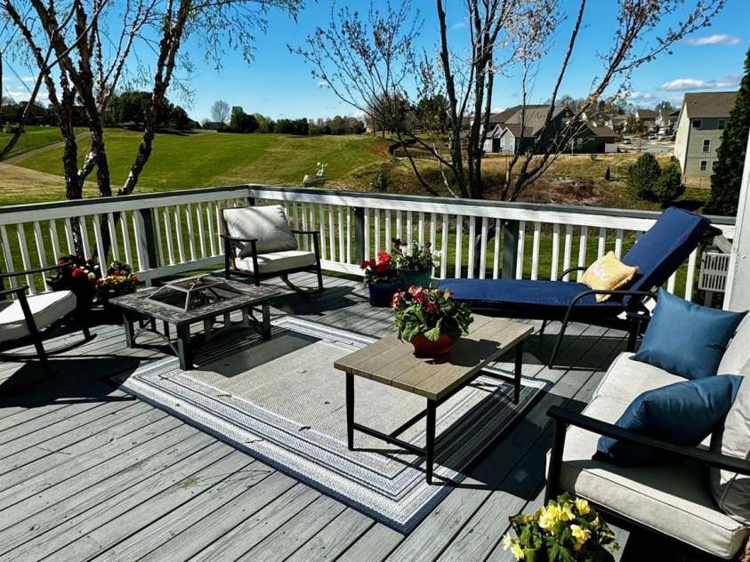 139 Tenth Green Court, Statesville, NC 28677.  MLS# CAR4227597, YatesRealty ID 26267. 