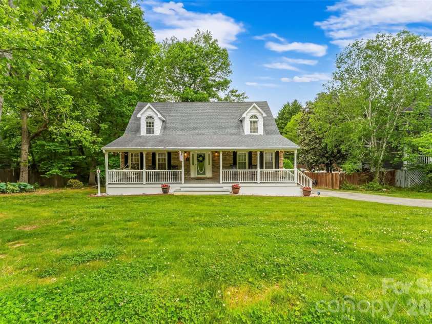 808 Lakey Gap Road, Black Mountain, NC 28711.  MLS# CAR4377465, YatesRealty ID 26269. 