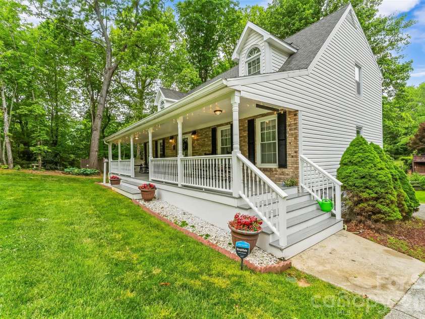 808 Lakey Gap Road, Black Mountain, NC 28711.  MLS# CAR4377465, YatesRealty ID 26269. 