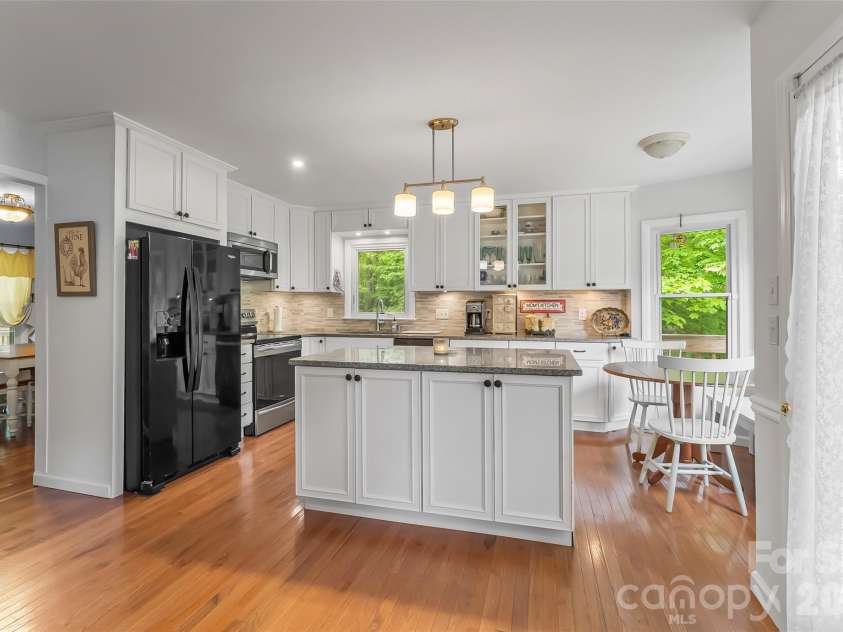 808 Lakey Gap Road, Black Mountain, NC 28711.  MLS# CAR4377465, YatesRealty ID 26269. 