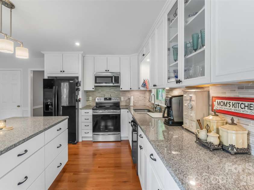 808 Lakey Gap Road, Black Mountain, NC 28711.  MLS# CAR4377465, YatesRealty ID 26269. 