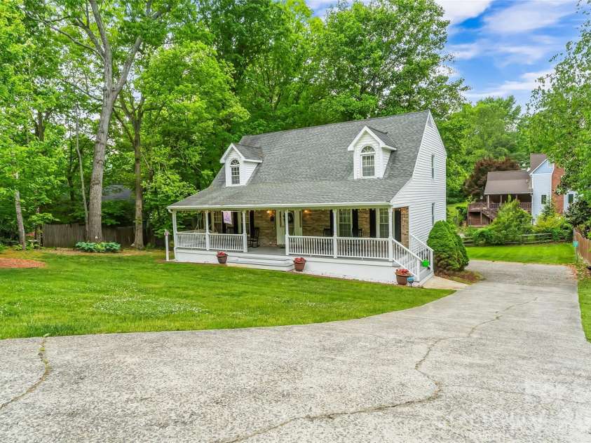 808 Lakey Gap Road, Black Mountain, NC 28711.  MLS# CAR4377465, YatesRealty ID 26269. 