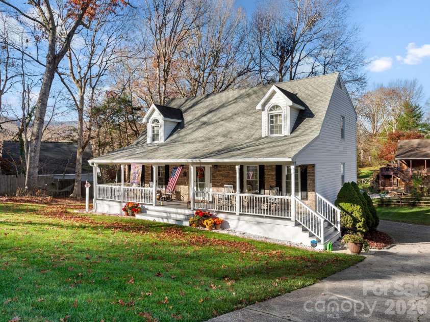 808 Lakey Gap Road, Black Mountain, NC 28711.  MLS# CAR4377465, YatesRealty ID 26269. 